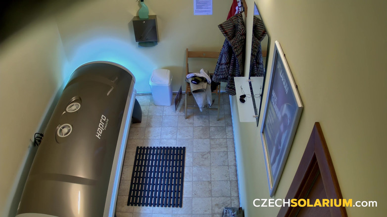 Czech Solarium: Чеський солярій 1: брюнетка відлупцьована для шоу неслухняної пизди