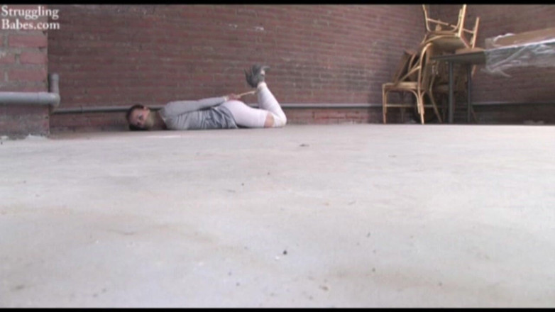 Submissed: Disumbat mulut Emma Hogtied