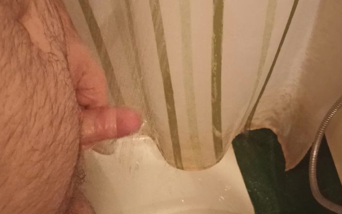 Sweetie bear teddy: I play with a dick in the shower