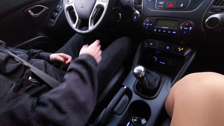 Step Mommy: La matrigna seduce il figliastro in macchina con le sue...