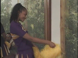 Sex Karma: Ragazza nera fa sesso con stallone bianco e poi riceve...