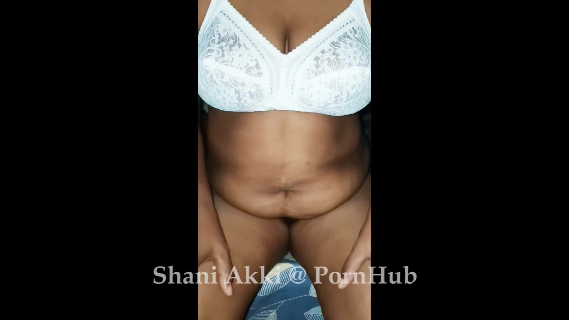 Slideshow sri lankan aunty.