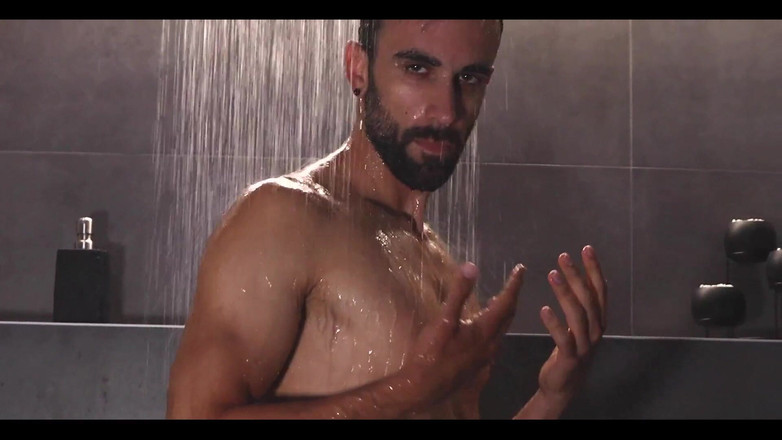 Zeus Ray: Vorrei fare la doccia con te piccola. Unisciti a me...