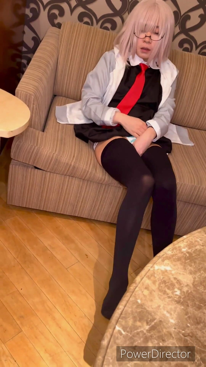 Tsuki-miko: अच्छी लड़की को मैश करें, मटीरियल पोज देने की कोशिश कर रहे हैं, लेकिन वह कामुक है