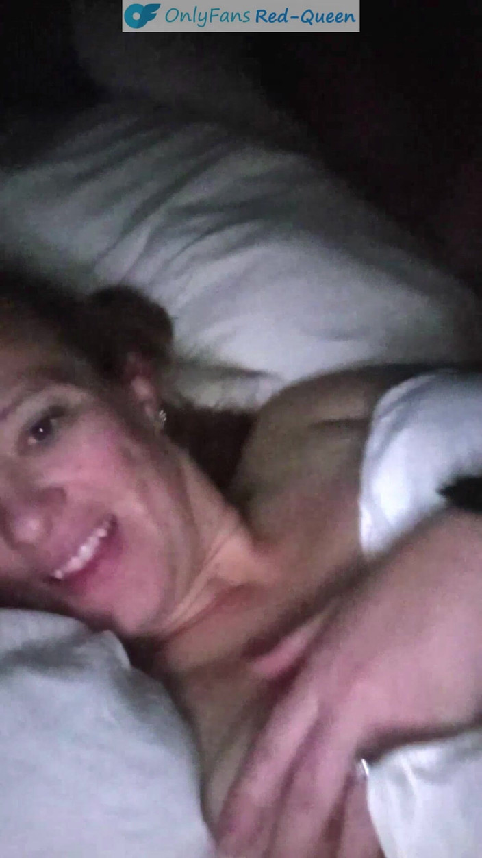 Red Queen: Cuckquean Nights - dela en säng med min man och hans...