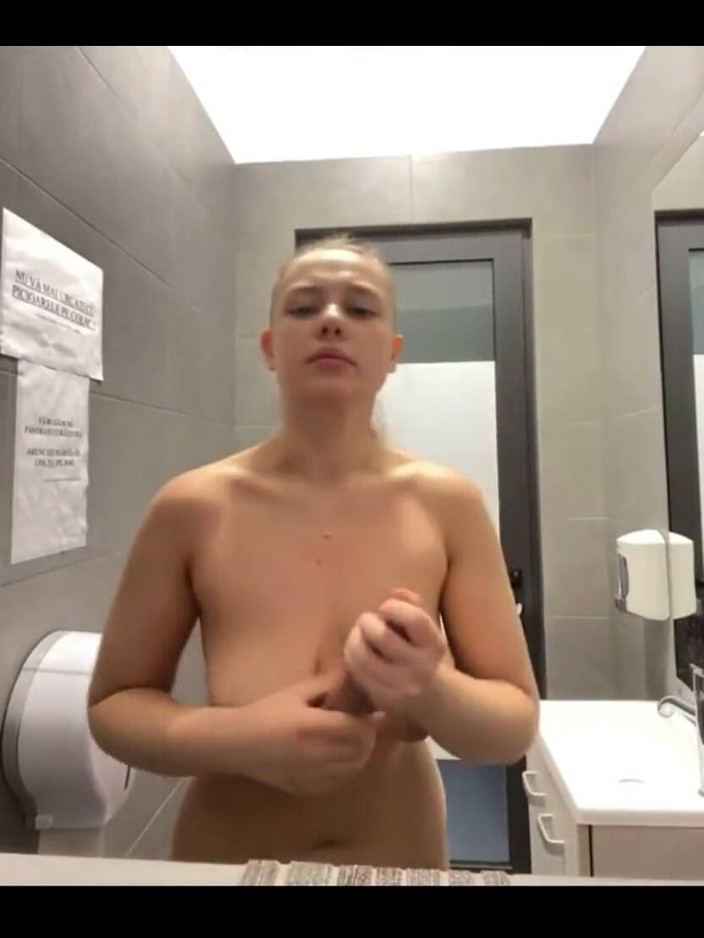 JuiceLussie: Obciąganie w miejscach publicznych