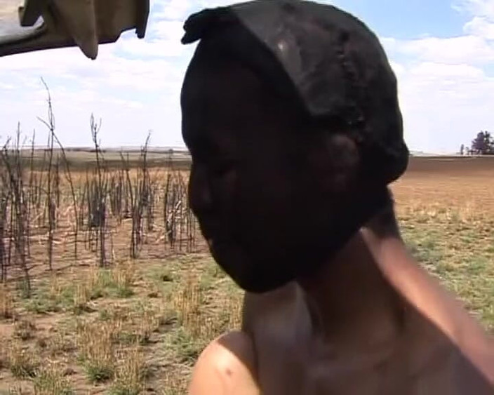 German amateur couples: Bağlı zenci sürtük açık havada birkaç Alman adam tarafından sikiliyor