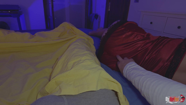 OlxRedFox: 내 꿈인가? 내 새엄마를 따먹고 그녀의 보지에 사정하거나 꿈에서 따먹히는 걸까?