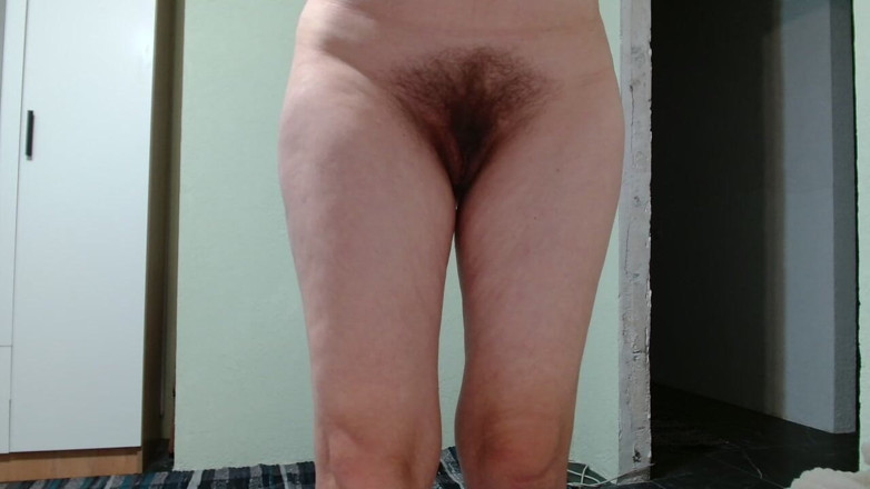 ANGELA_LADY: Mature Russian Peed in Her Mattress