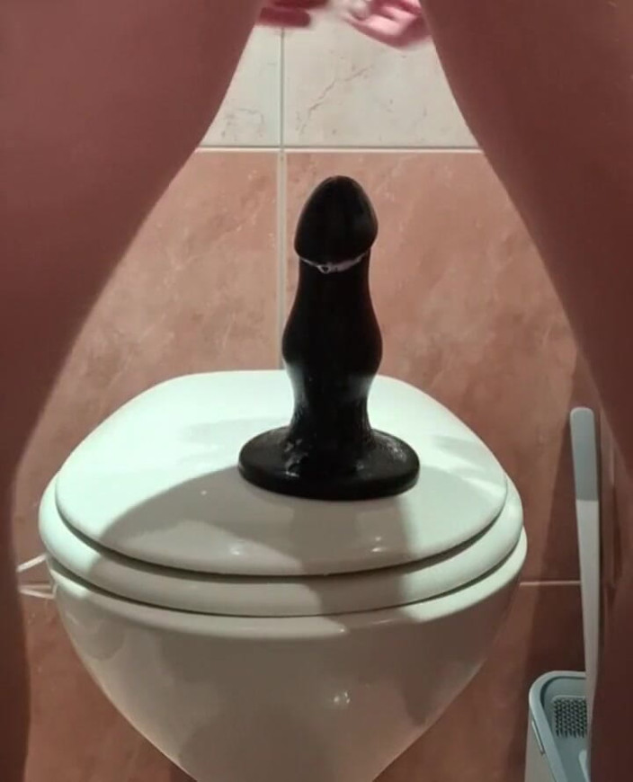 NoFace Twink X: Hot Gay Twink Riding Huge Anal Dildo's