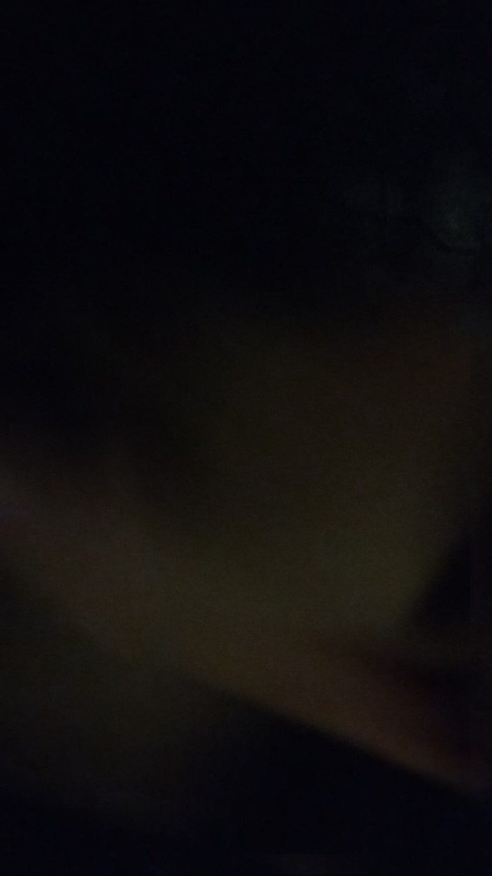 Bayer911: 在黑暗中自慰。