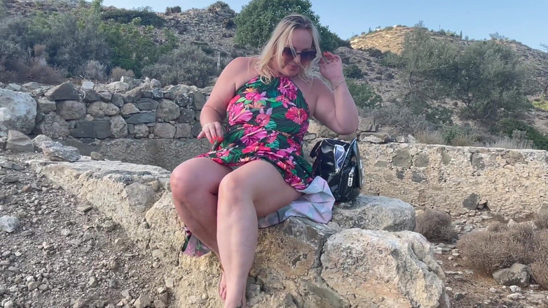 Lena Cox: Venkovní stříkající masturbace nadržené manželky - nympho manželka skutečné orgasmy