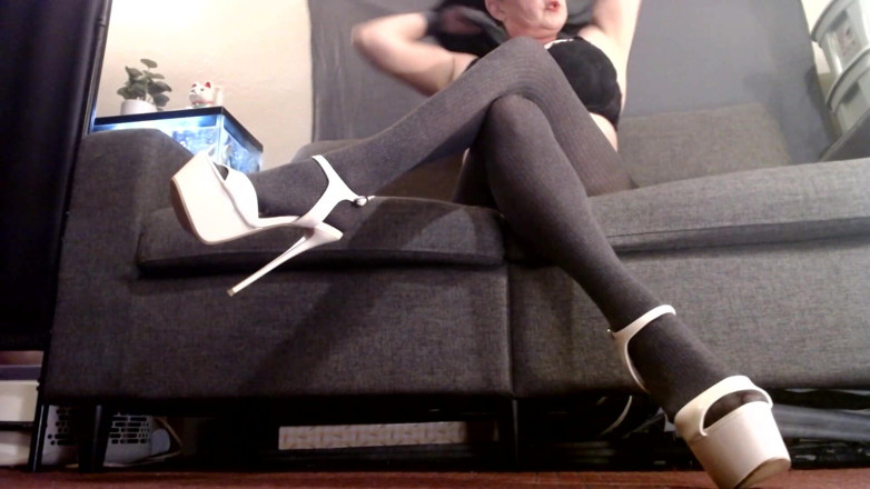 Abby Anna: Pantyhose melintasi kaki putih stipper tumit pam