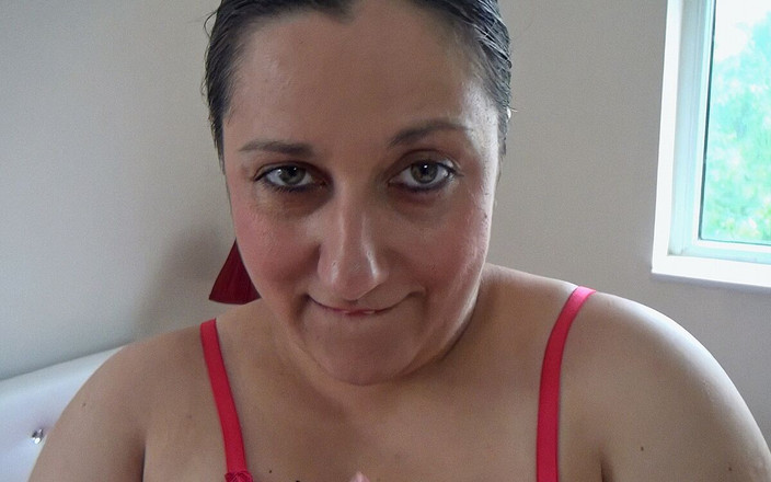 Real Sex Pass: Pengongkek pendek Kimberley Scott melancap, menghisap dan mengongkek zakar