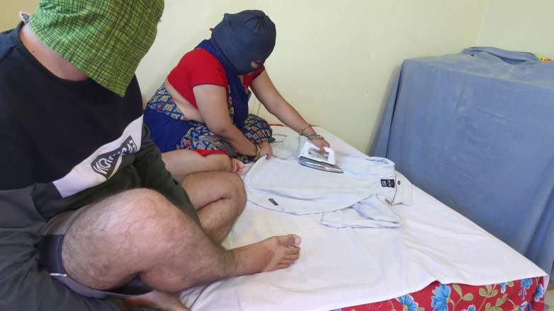 Hotty Mona: Enteado com um pau grande fode sua madrasta em seu...