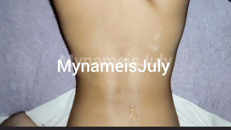 MynameisJuly: Irrompo in casa mia e io la convinco a succhiare...