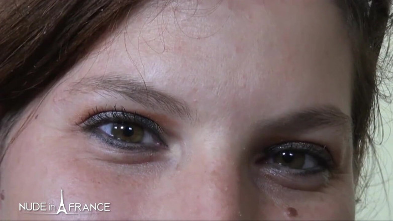 Nude in France: "Son mari part en mission, Phoebe a appelé Max pour...