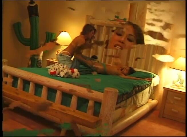 VOP Porno: Zbliżenie lesbijek azjatyckich cycatych mamuśek i jej brunetki