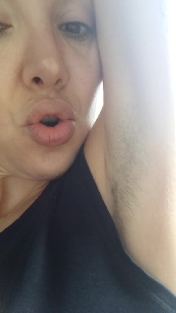 savannahamatoriale: Волосатая подмышка и сексуальные большие сиськи