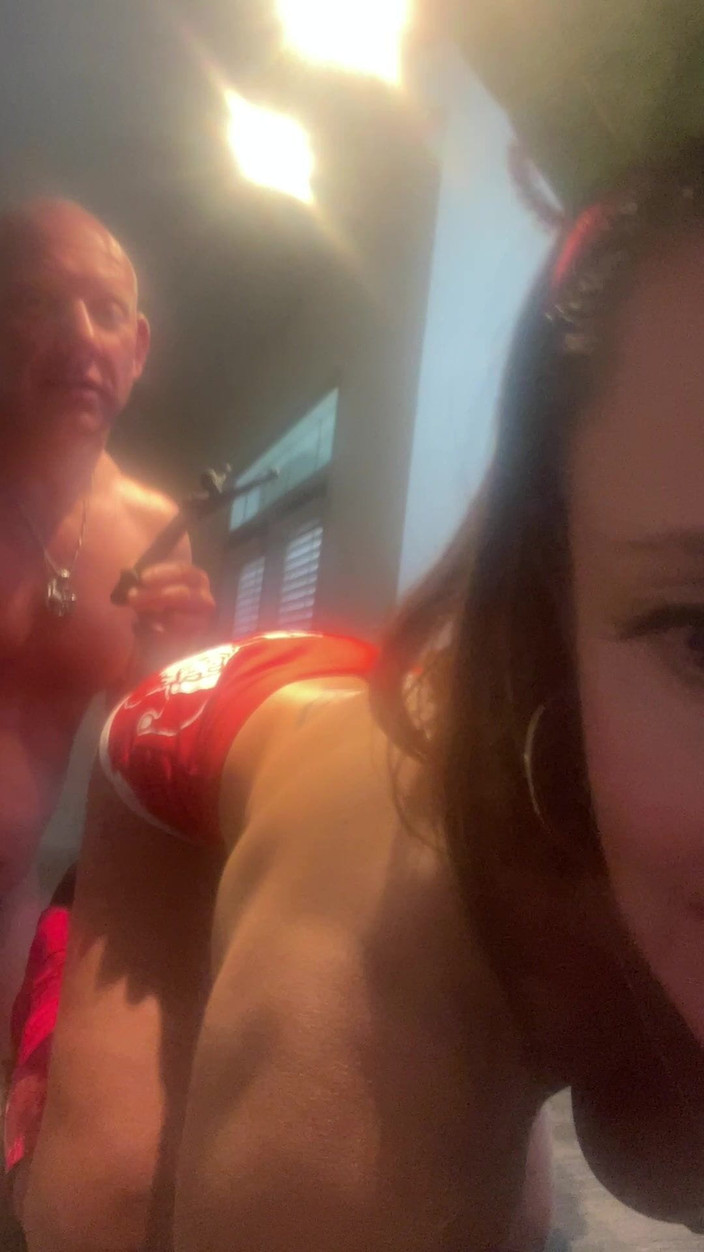 Nikki Lacy: Selamat ngentot natal