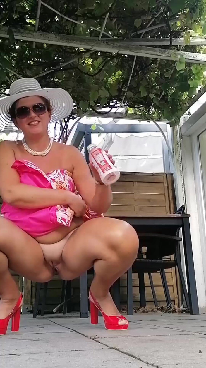 Nelly_Honey: Mijando na garrafa