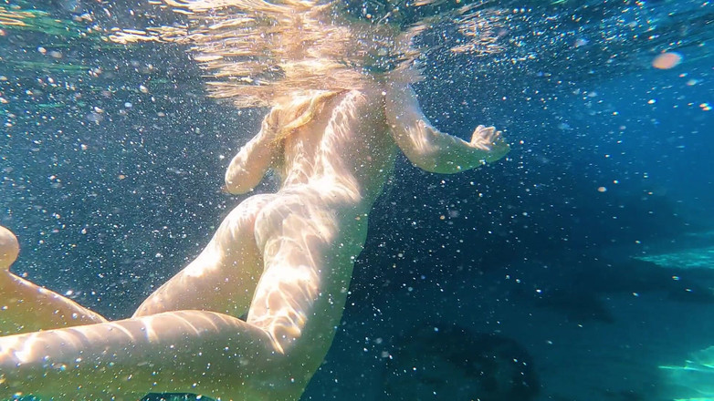 JessiJek: Ontmoet nudisten toerist meisje op het strand en neuk haar...