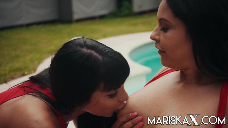 Mariska x: Valentina Ricci &amp; Mariska's lesbian games