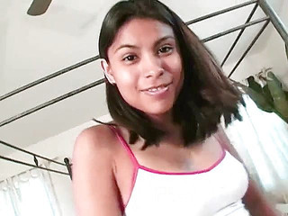 3 Bangers: Два ебаря в двойной экзотической команде трахают ее щель, затем дают ей камшот на лицо