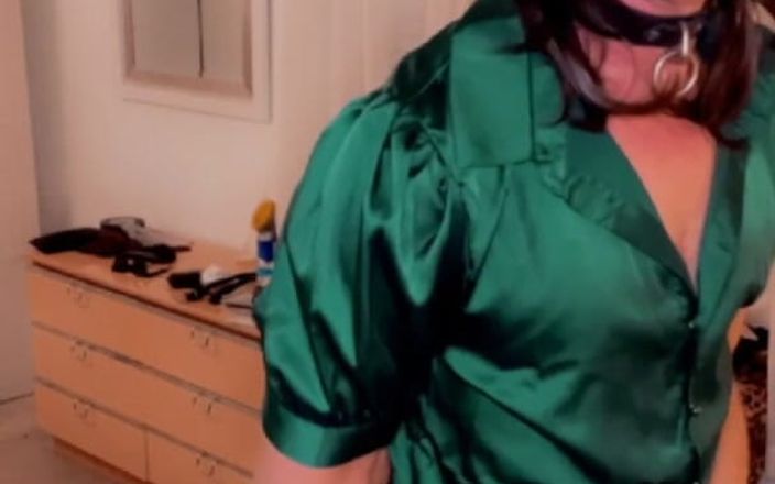 TVI Studios Val Parker: Kåt crossdresser i nylonstrumpor