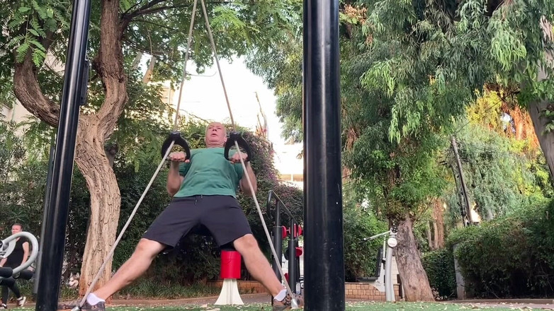 Alex Igogo: Napompuję się i szarpię.