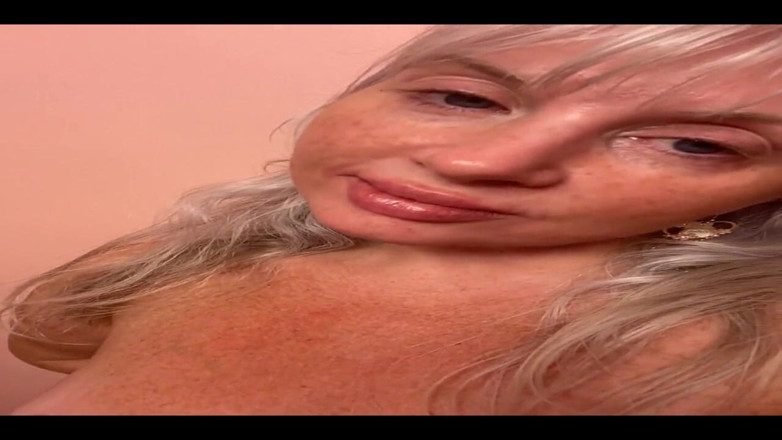 PaintedRose: Hadi yatmaya hazırlanalım, belki sarılırız ya da daha fazlası olur...