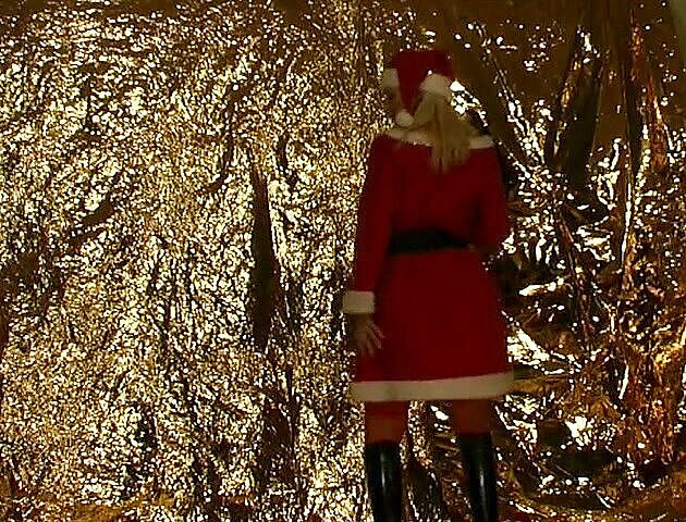 Flash Model Amateurs: Une elfe des pères Noël sexy se déshabille