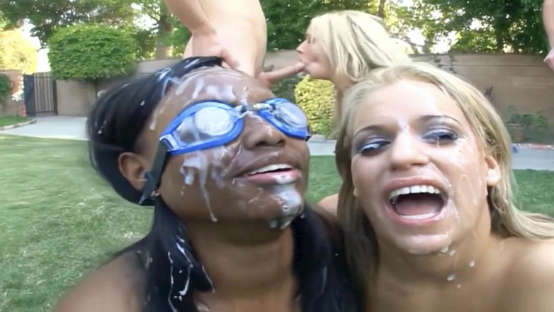 Hefburg: Bel ebano con seno spettacolato succhia tutto