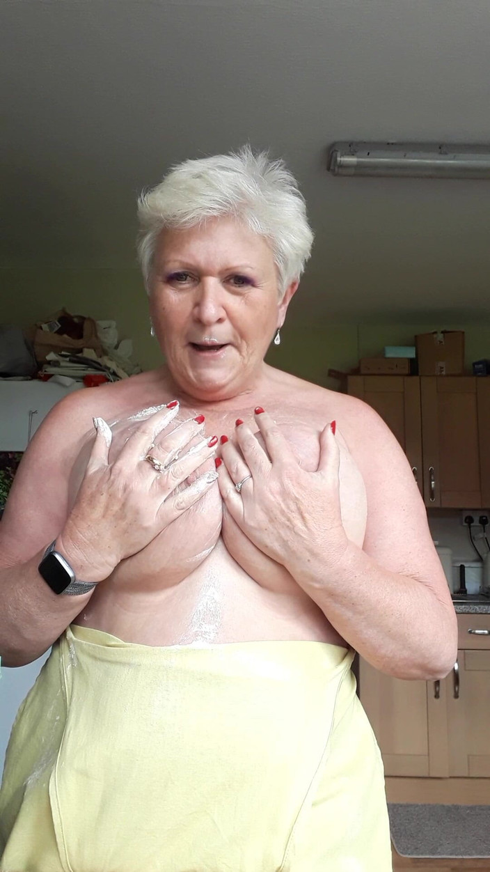 Uk Joolz: रसोई घर में गन्दा हो रही है