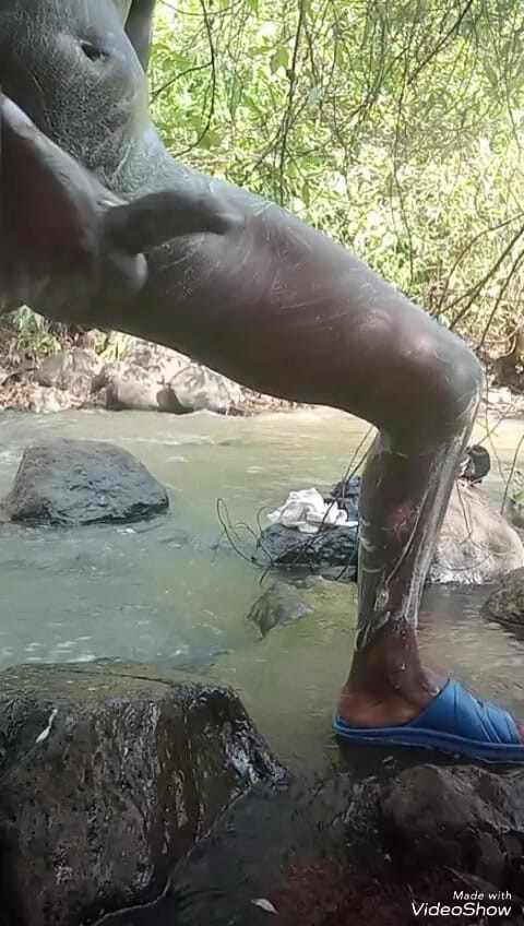 Sexyjayla254: Masturbation savonneuse, grosse bite noire, éjaculation à l’extérieur, partie 2