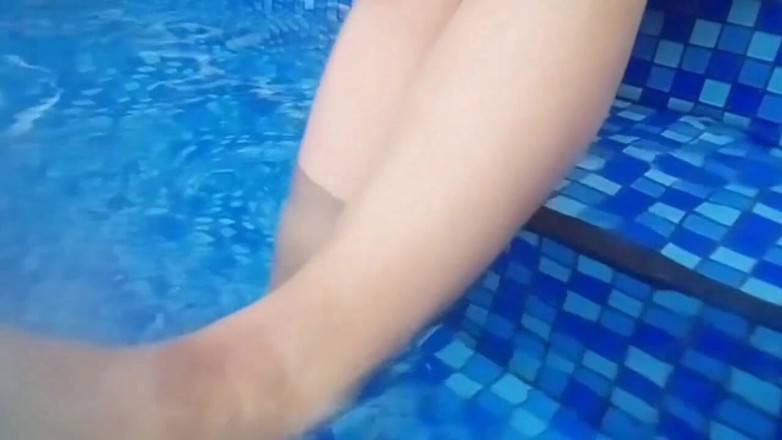 Dream Factory: Foot fetish in pool