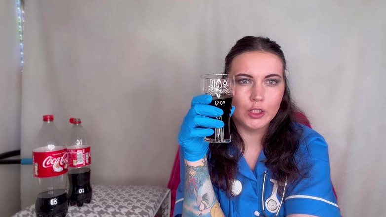MissFFW: Krankenschwester Ffw hat fizzy trinken und rülpst