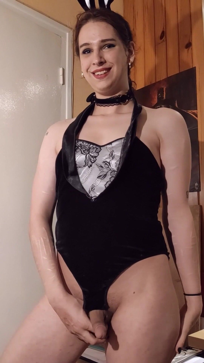 Melodyfluffington: Melody's Playboy Bunny Audition, Deepthroat and Huge Dildo