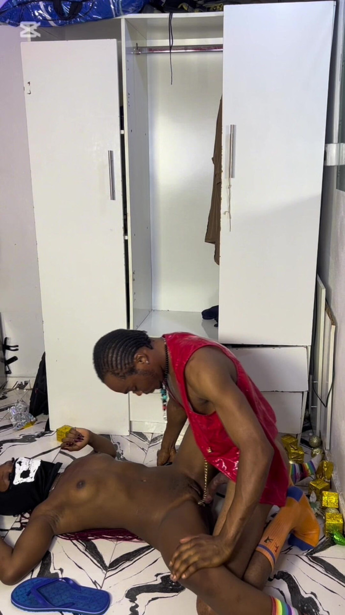 Africagirl: La bbw ebano scuote il suo grosso culo sul suo...