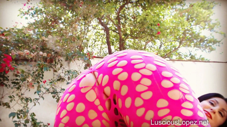 Luscious Lopez: Soczysty Lopez twerkuje w wyciętym kombinezonie