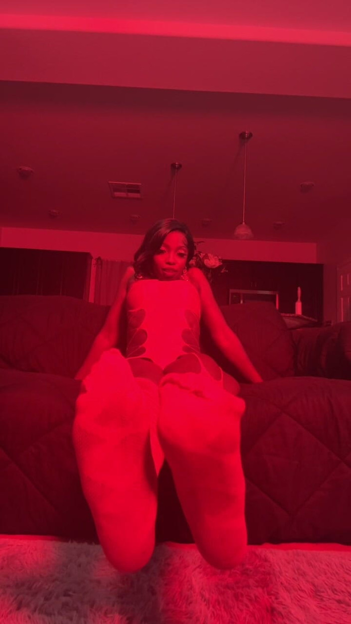 Jadadee: Slow Motion Sole Scrunching