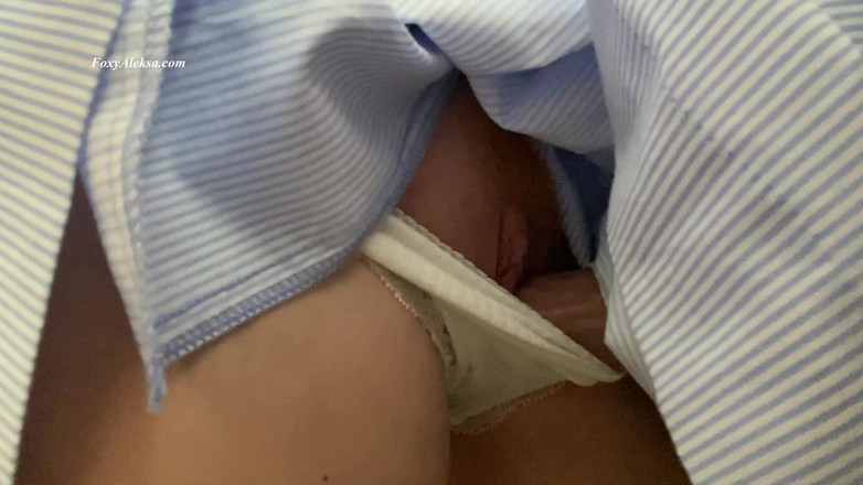 FoxyAleksa: Nadržený čůrák cizinec pod sukní v autobuse. Sexy tření kundičky v...