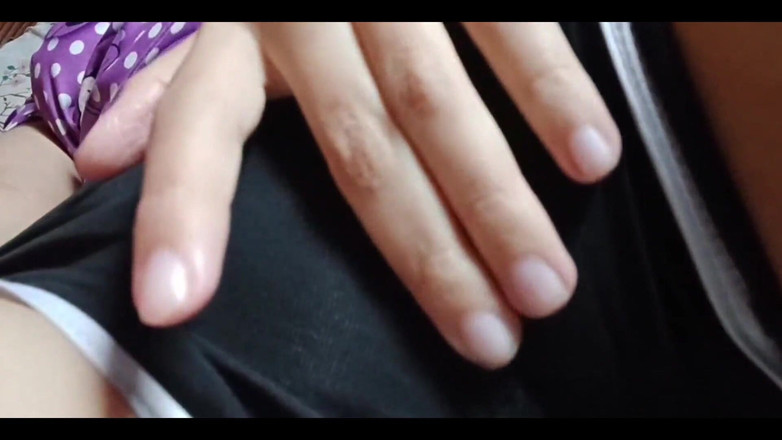 Yulieth Gomez: Roztomilá dívka v pyžamu se dotkne jejího zadku a stříká...