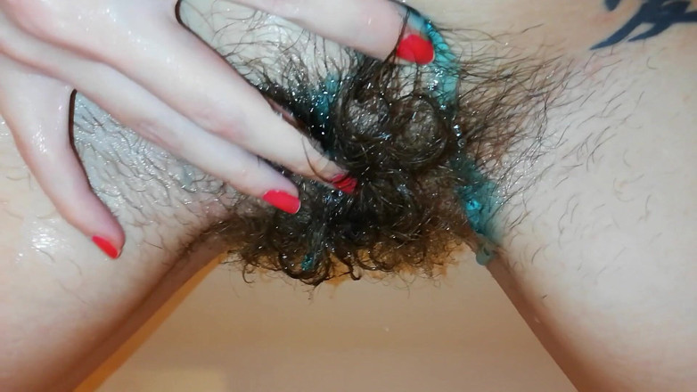 Cuteblonde666: Washing my extreme hairy cunt