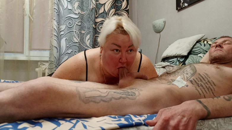 Zona901: Macecha saje mého ptáka jako candy, dokud jí sperma nevyplní ústa