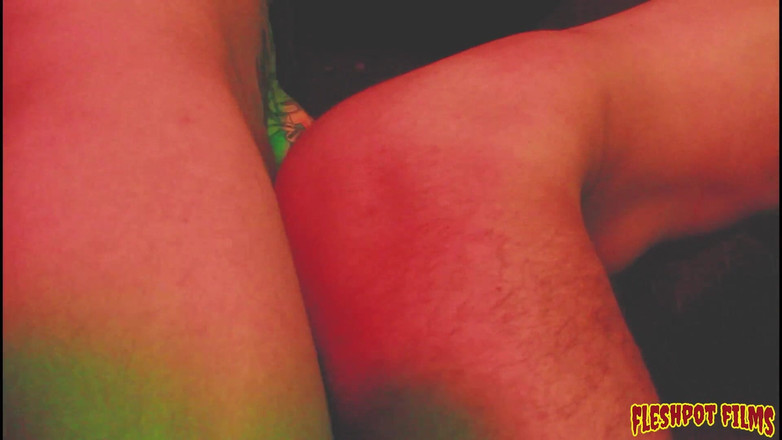 Fleshpot films: Menggoda Axel