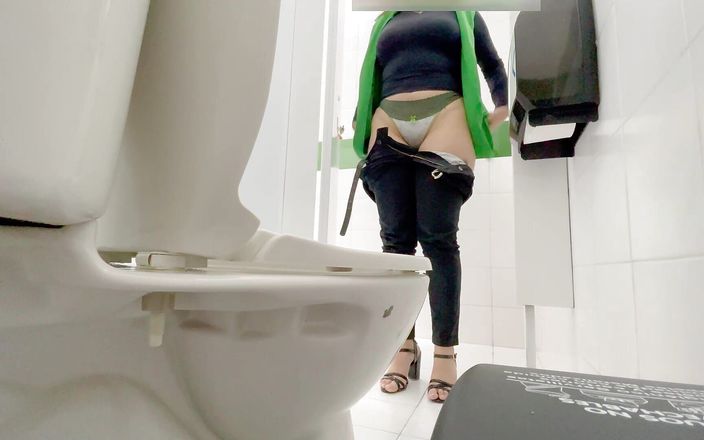 Esperanzitaluton: Une caméra dans la salle de bain filme le dirigeant...