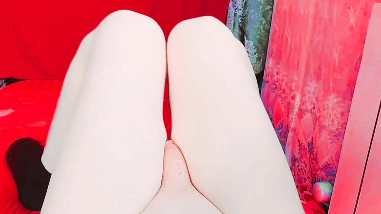 Kitty_Cross: Atasan ketat, sikap sempit