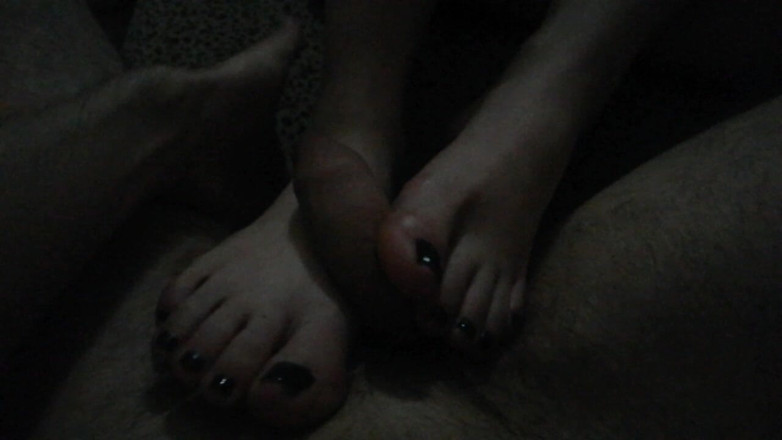 Obsessed_by_Feet: 흑인 대물 자지에게 따먹히는 핫한 금발 밀프