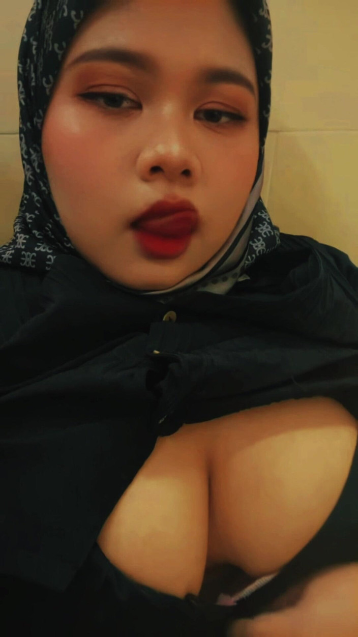 Cris Santana: Ajsxx99 - 我戴着穆斯林头巾的漂亮马来西亚女孩在聊天中等你高潮